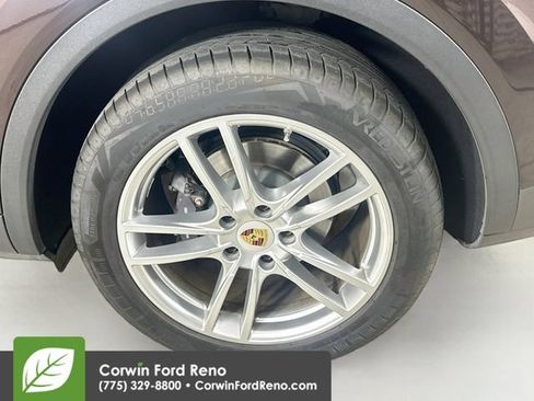 Used 2020 Porsche Cayenne AWD/4WD image 33