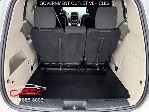 Used 2017 Dodge Grand Caravan SE w/ UConnect Hands-Free Group image 13