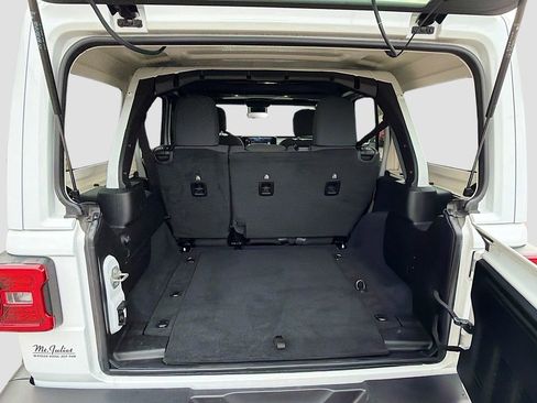 Used 2024 Jeep Wrangler Sahara image 13