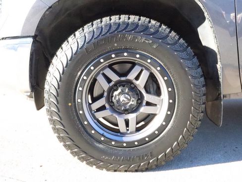 Used 2018 Toyota Tundra SR5 image 3