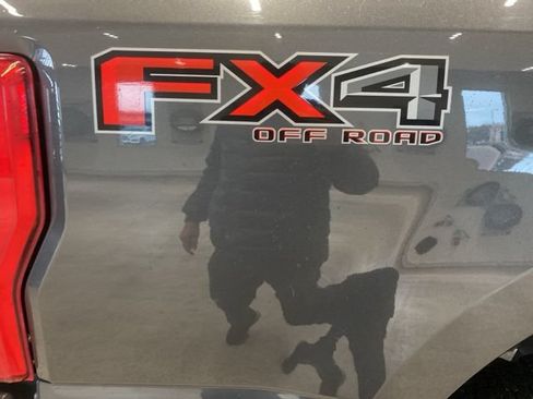 Used 2019 Ford F250 Platinum w/ Platinum Ultimate Package AWD/4WD image 5