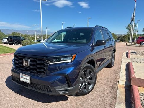 Certified 2025 Honda Pilot Sport image 3
