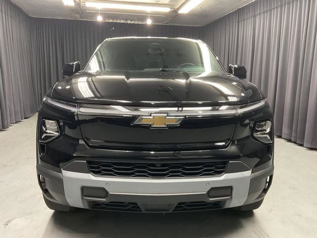 Used 2025 Chevrolet Silverado EV LT w/ LT Premium Package AWD/4WD image 6