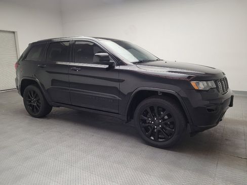 Used 2018 Jeep Grand Cherokee Altitude RWD image 11