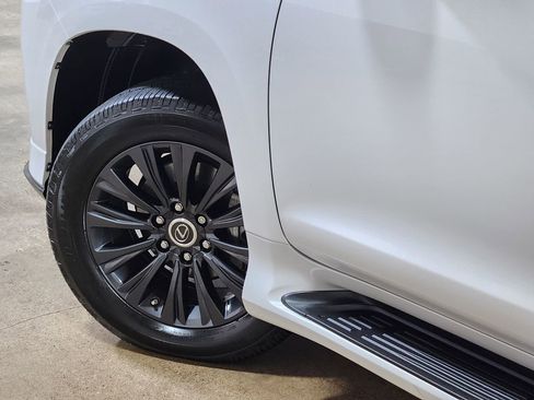 Used 2023 Lexus GX 460 Premium w/ Accessory Package image 23