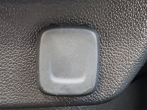 Used 2020 Chevrolet Traverse LT image 19