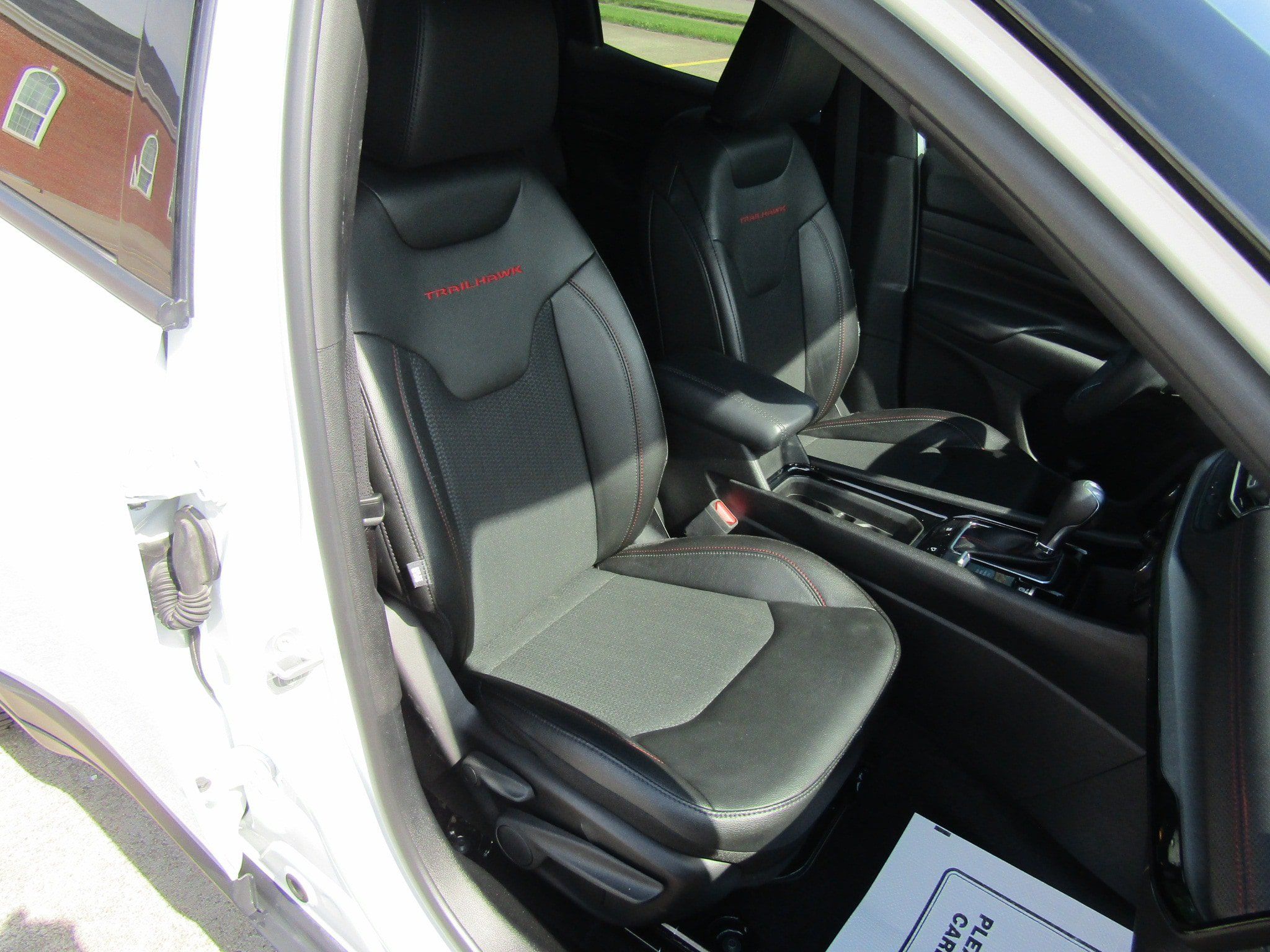 Used 2025 Jeep Compass Trailhawk w/ Sun & Sound Group AWD/4WD image 15