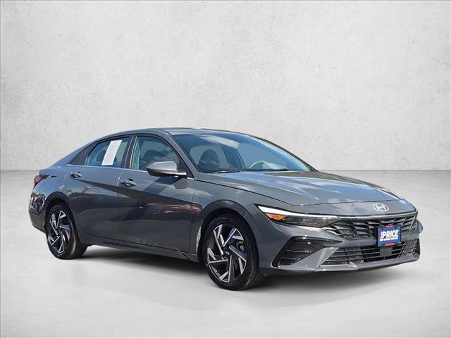 Used 2025 Hyundai Elantra SEL FWD image 3
