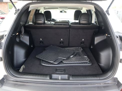 Used 2019 Jeep Cherokee Latitude Plus w/ Cold Weather Group FWD image 14