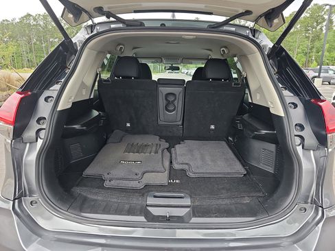 Used 2018 Nissan Rogue SV AWD/4WD image 13