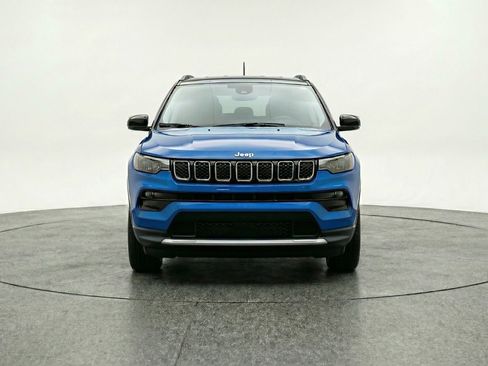 Used 2025 Jeep Compass Limited image 2