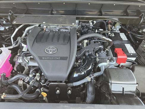 Used 2023 Toyota Highlander XLE FWD image 21