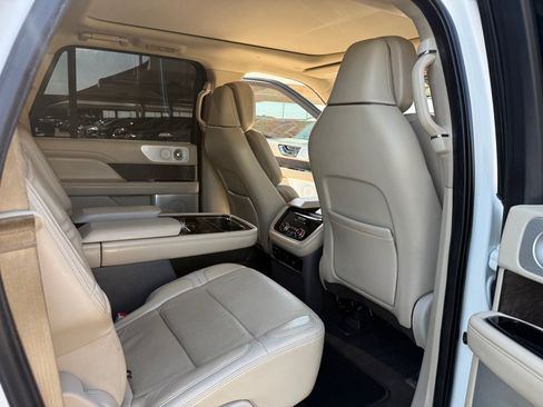 Used 2020 Lincoln Navigator L Reserve w/ Equipment Group 208A Reserve AWD/4WD image 17