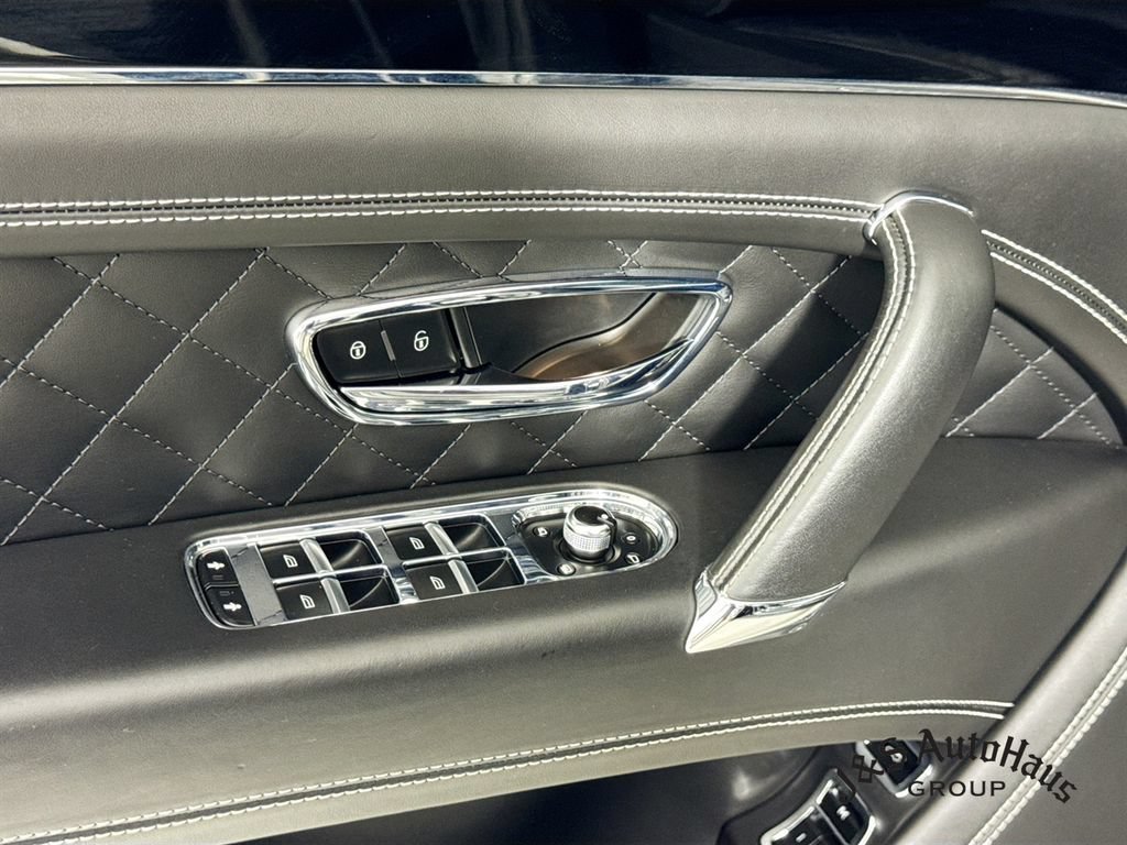 Used 2018 Bentley Bentayga AWD/4WD image 24