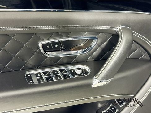 Used 2018 Bentley Bentayga AWD/4WD image 24