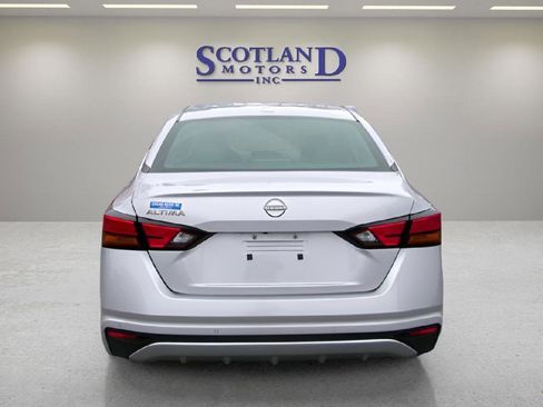 Used 2025 Nissan Altima 2.5 SV FWD image 7