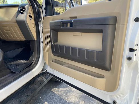 Used 2011 Ford F250 Lariat w/ Lariat Interior Pkg image 32