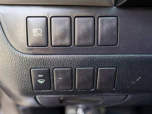 Used 2019 Toyota Highlander LE w/ Carpet Mat Package (TMS) image 19