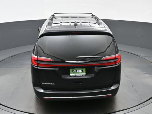 Used 2022 Chrysler Pacifica Touring-L FWD image 39