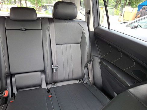 Used 2024 Volkswagen Tiguan SE w/ Panoramic Sunroof Package AWD/4WD image 12