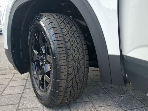 Used 2025 Volkswagen Atlas Peak Edition SE AWD/4WD image 37