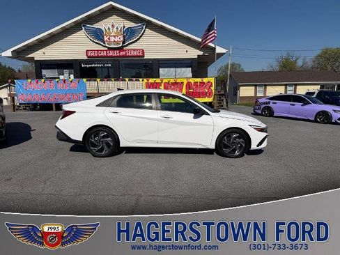 Used 2025 Hyundai Elantra Sport image 1