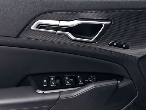 Certified 2025 Kia Sportage SX FWD image 32