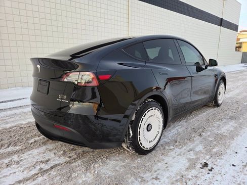 Used 2021 Tesla Model Y Long Range image 9