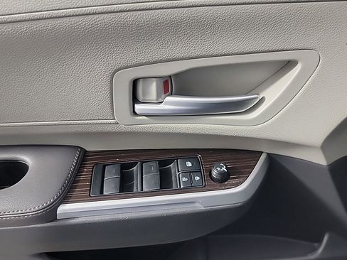 Used 2022 Toyota Sienna XLE image 36