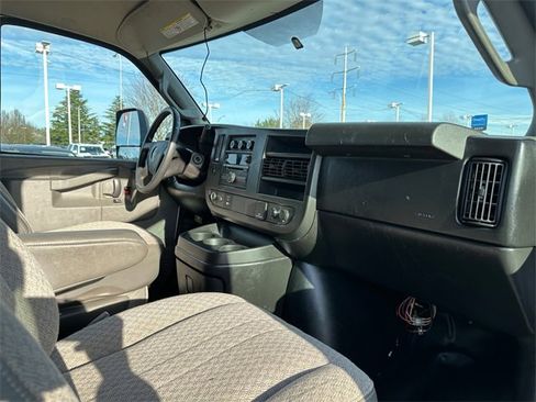 Used 2017 GMC Savana 3500 image 36