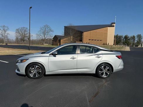 Used 2022 Nissan Sentra SV image 2