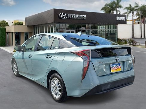 Used 2017 Toyota Prius Two w/ Carpet Mat Package FWD image 5