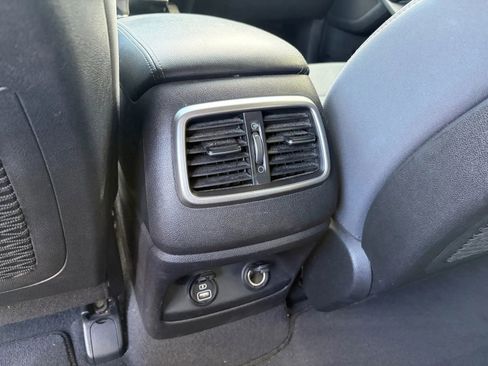 Used 2018 Kia Sorento LX Sport Utility 4D image 16