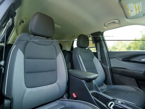 Used 2023 Chevrolet TrailBlazer LS FWD image 10