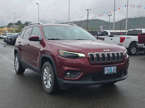 Used 2019 Jeep Cherokee Latitude w/ Cold Weather Group AWD/4WD image 4
