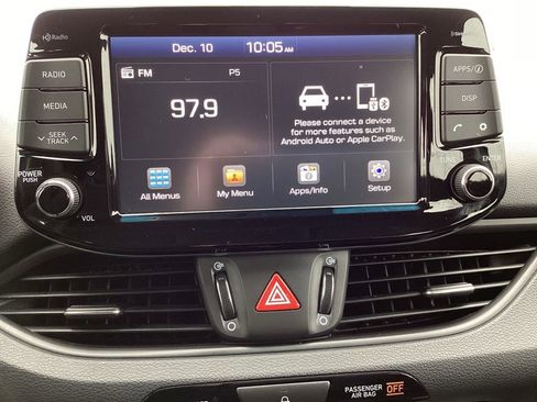 Used 2018 Hyundai Elantra GT image 3