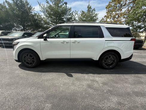 New 2025 Kia Carnival EX image 8