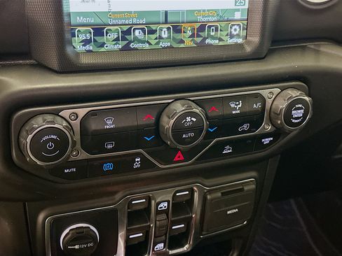 Used 2022 Jeep Wrangler Unlimited Sahara AWD/4WD image 24