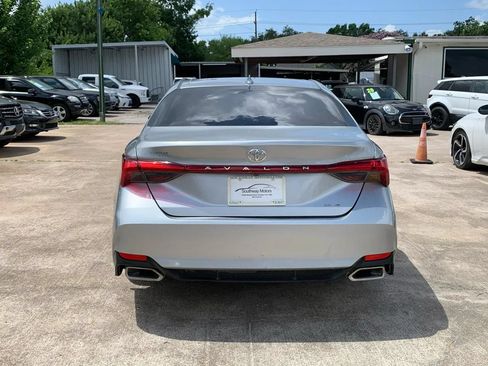 Used 2019 Toyota Avalon XLE w/ Moonroof Package FWD image 6