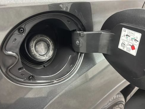 Used 2018 Ford Escape SE FWD image 27