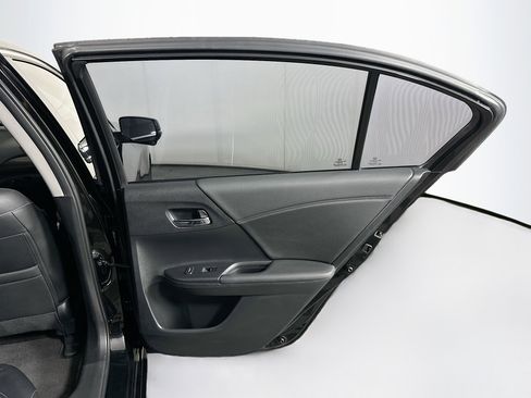 Used 2016 Honda Accord Touring image 29