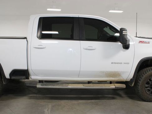 Used 2022 Chevrolet Silverado 2500 LT w/ Convenience Package image 11