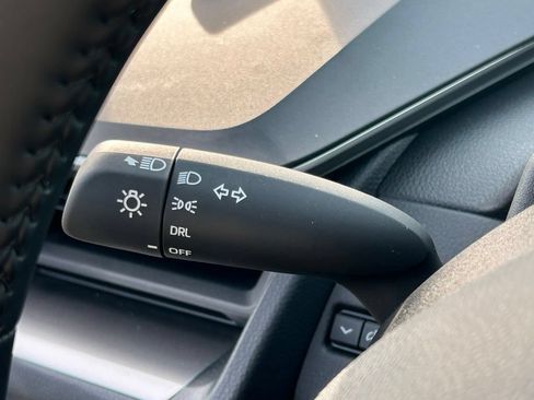 Used 2025 Toyota Prius LE FWD image 23
