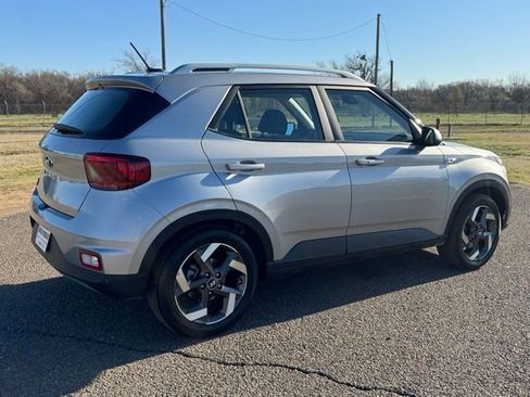 Used 2025 Hyundai Venue SEL image 6