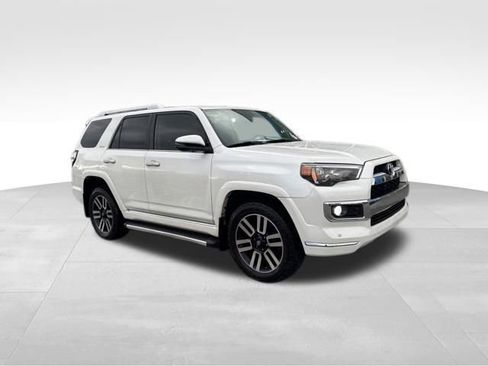 Used 2018 Toyota 4Runner SR5 image 1