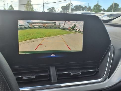 Used 2025 Chevrolet Trax LT FWD image 32
