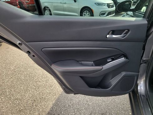 Used 2023 Nissan Altima 2.5 SR w/ SR Premium Package FWD image 11