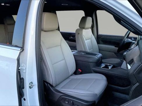 Used 2024 GMC Yukon XL SLT w/ SLT Luxury Package image 20