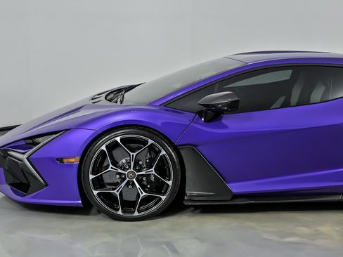Used 2024 Lamborghini Revuelto image 10