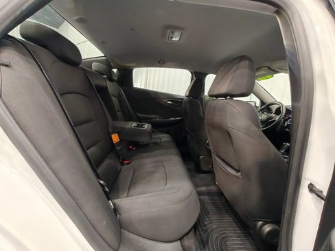 Used 2017 Chevrolet Malibu LT FWD image 19